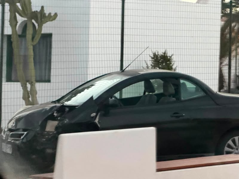 Vehicle Leaves Road and Hits Sidewalk in El Castillo Vehicle Leaves Road and Hits Sidewalk in El Castillo