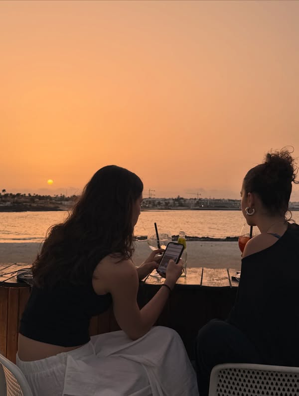 Sunset Bliss at Sunset Lounge: Cocktails and Ocean Views!