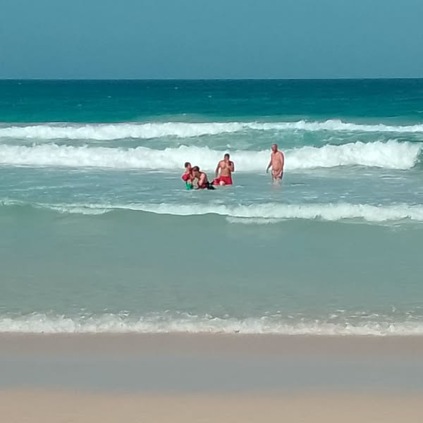 Lifeguard rescues British family from drowning at Grandes Playas Lifeguard rescues British family from drowning at Grandes Playas