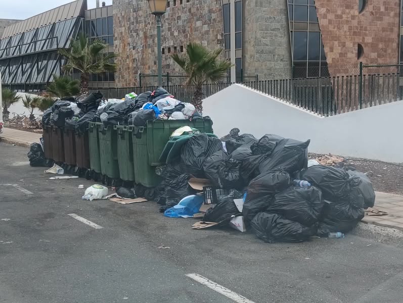 Antigua adds four trucks to waste collection service. Antigua adds four trucks to waste collection service.
