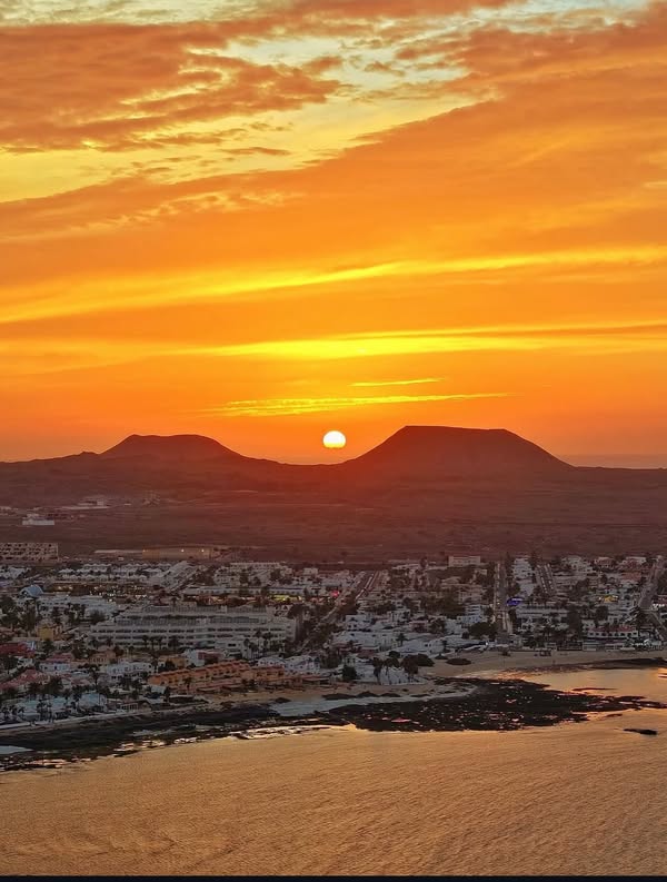 Sip Cocktails at Fuerteventura’s Stunning Sunset Show! Sip Cocktails at Fuerteventura’s Stunning Sunset Show!