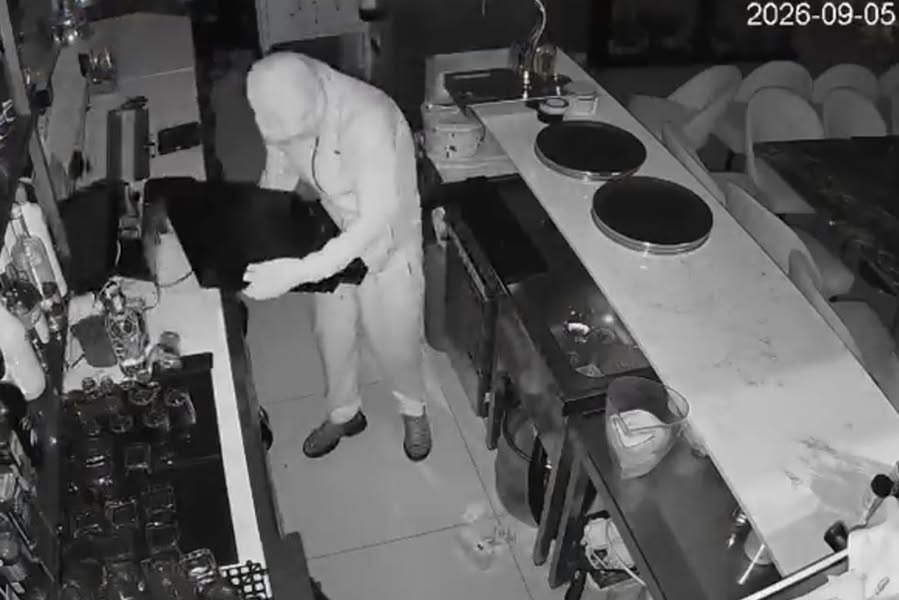 Civil Guard attributes arrest to theft of €10,000 in stores. Civil Guard attributes arrest to theft of €10,000 in stores.